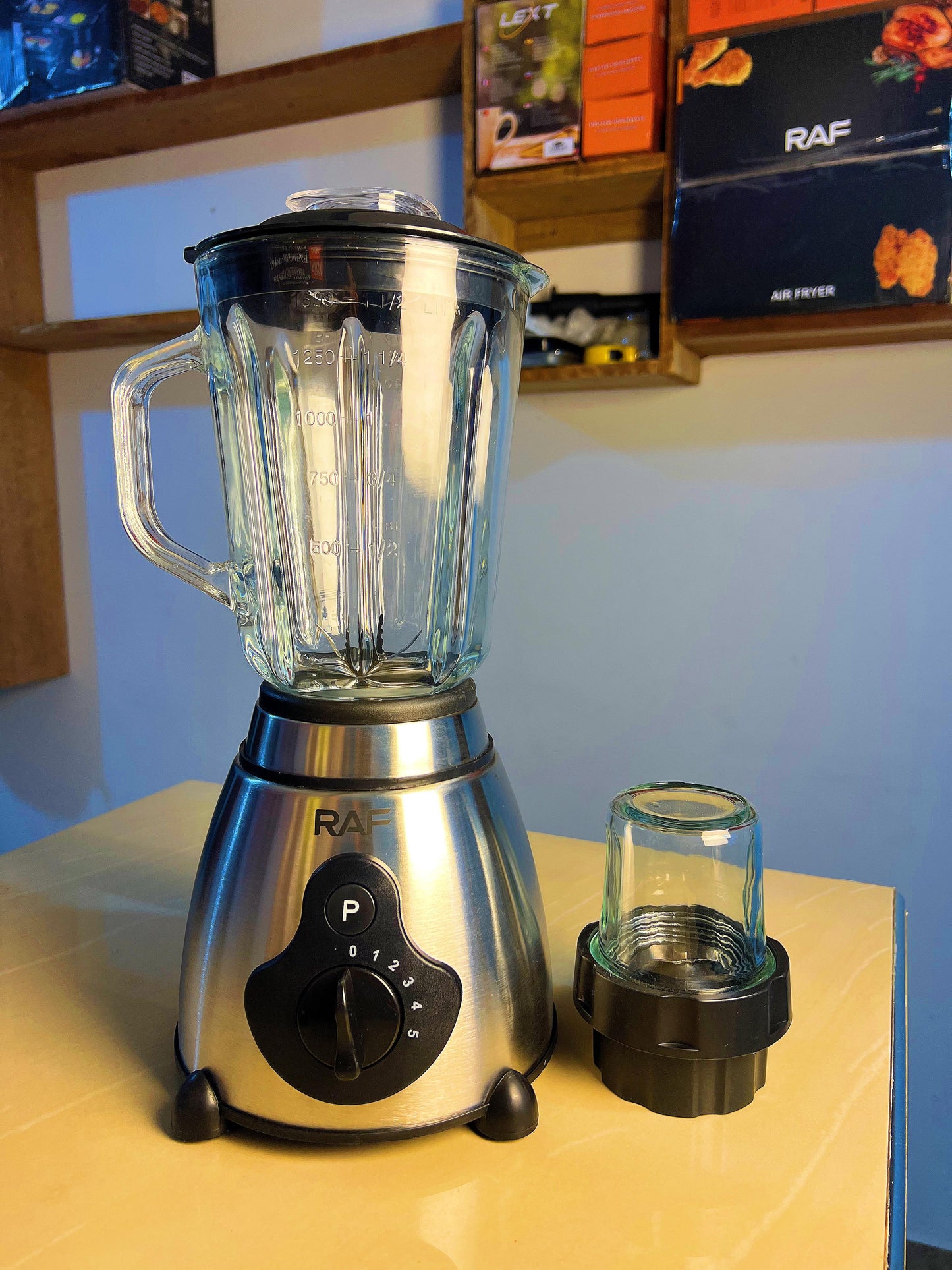 LICUADORA MARCA RAF VIDRIO DE 2 VASOS DE 1000 WTS DE POTENCIA.
